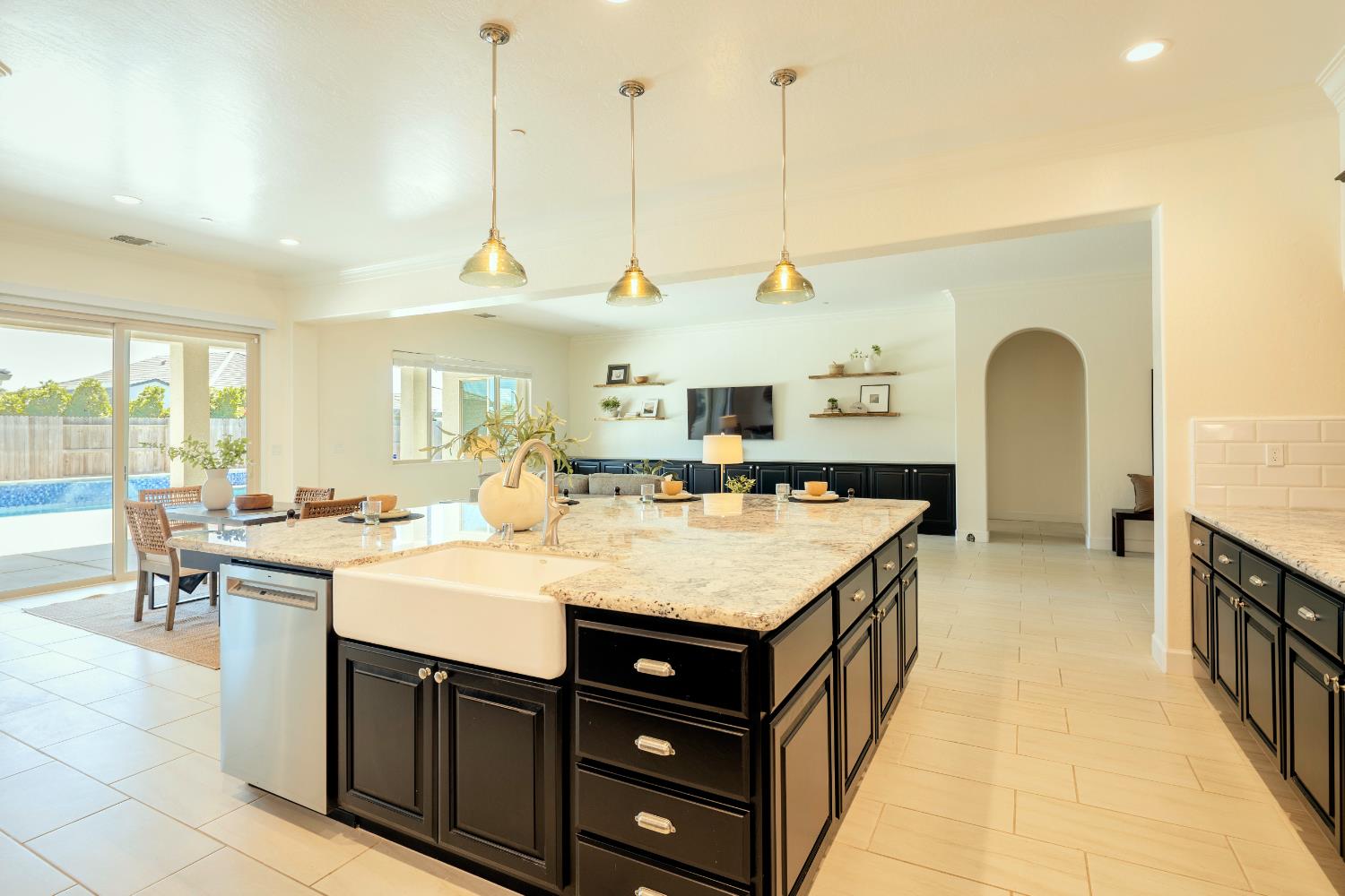 3636 Elberta Cir, Dinuba, CA 93618