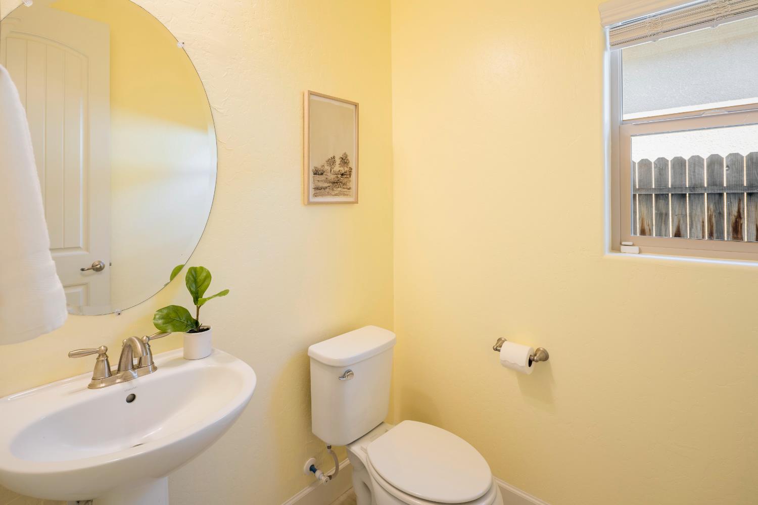 3636 Elberta Cir, Dinuba, CA 93618