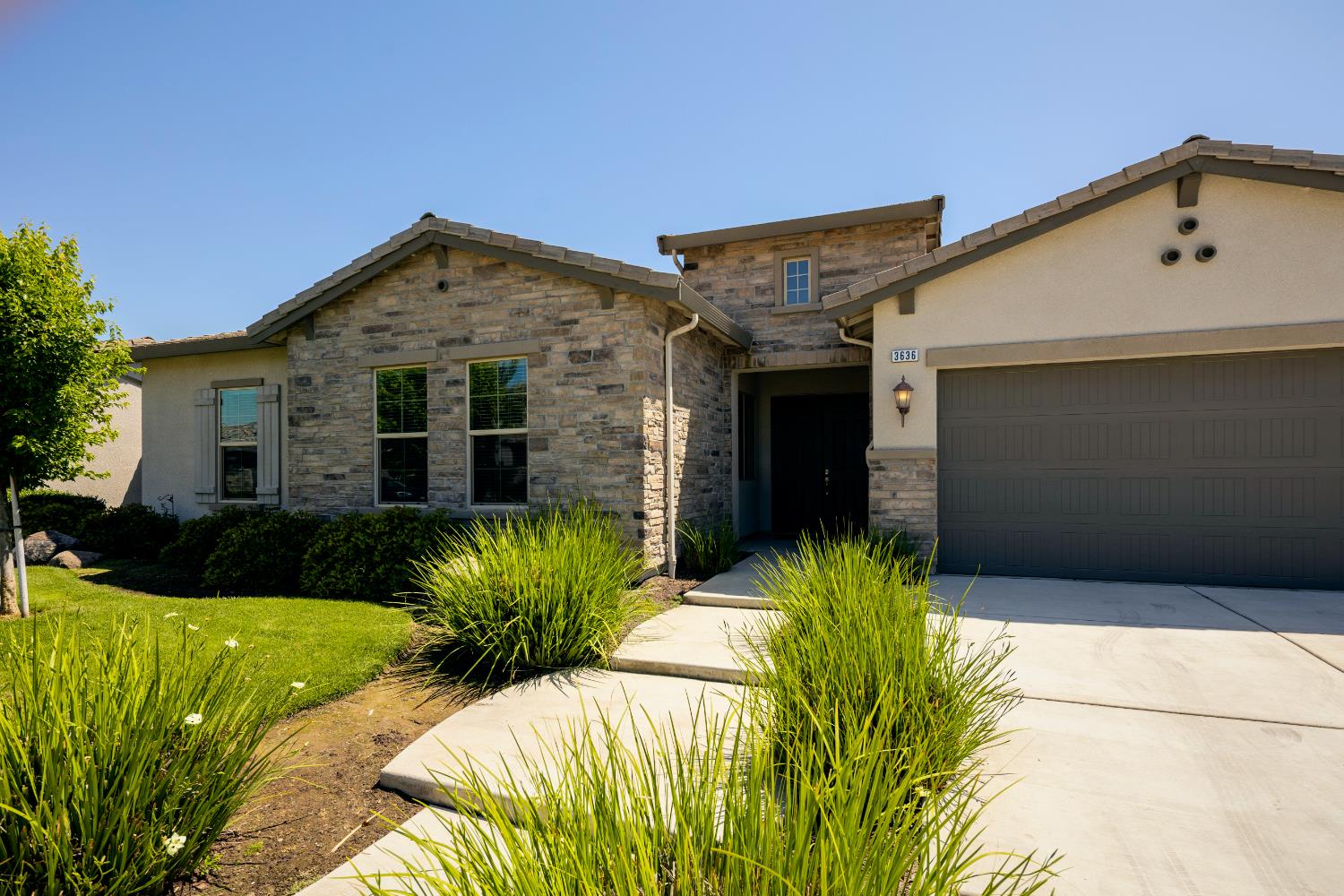 3636 Elberta Cir, Dinuba, CA 93618