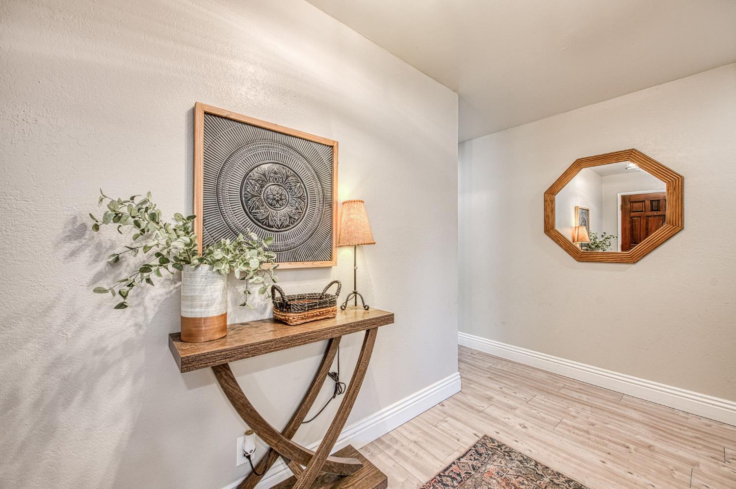 2569 E Los Altos Ave, Fresno, CA 93710