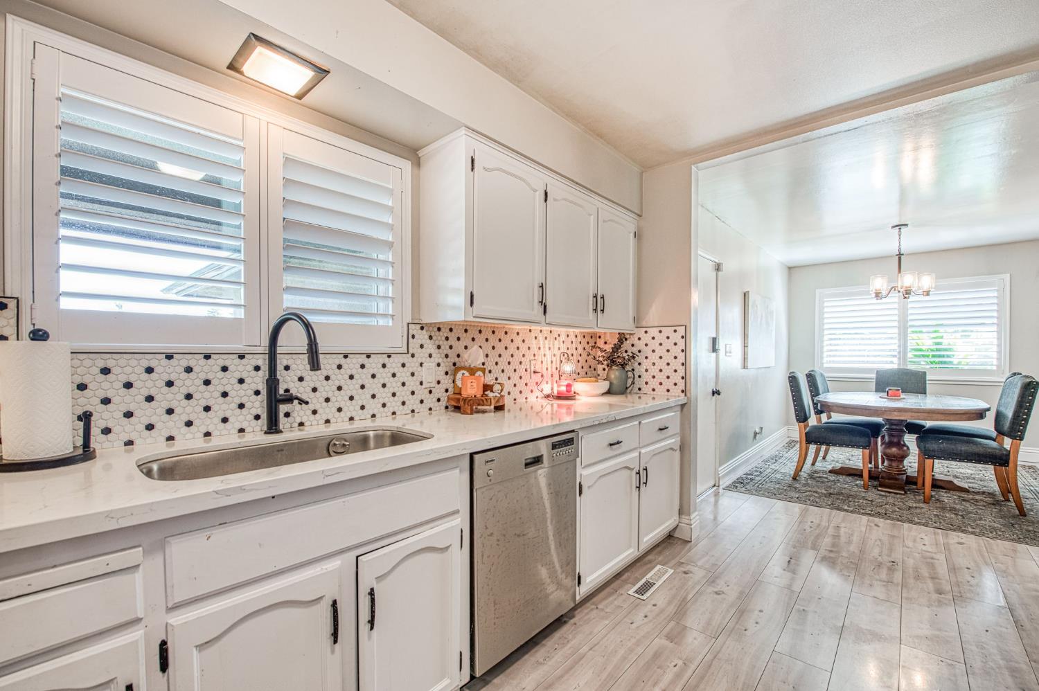 2569 E Los Altos Ave, Fresno, CA 93710