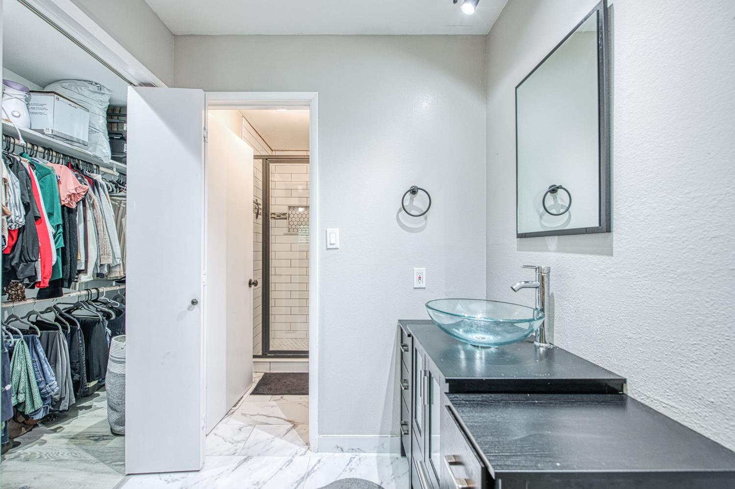 2569 E Los Altos Ave, Fresno, CA 93710