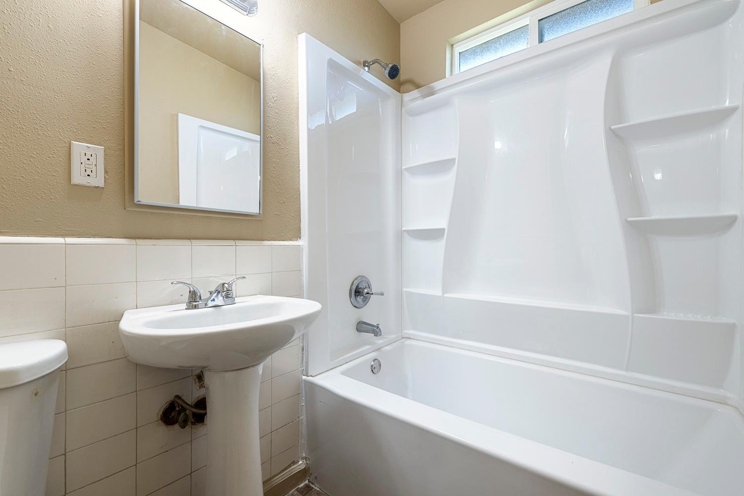 373 Adams St, Coalinga, CA 93210