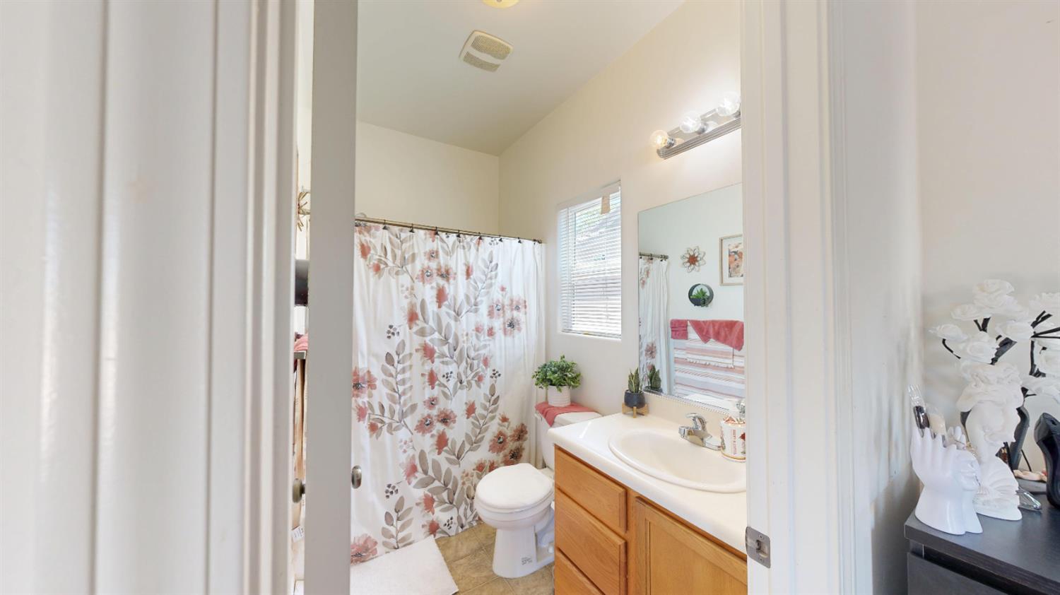 7208 Nicobar Ct, Bakersfield, CA 93307