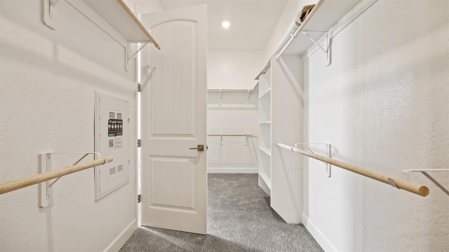 2573 N Black Oak Dr, Fresno, CA 93727