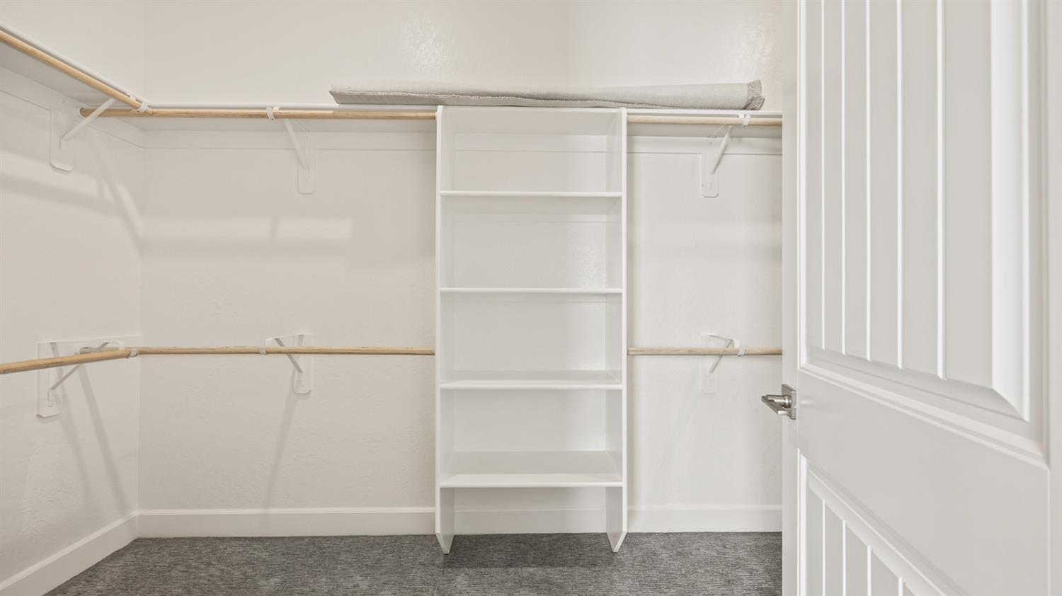 2573 N Black Oak Dr, Fresno, CA 93727