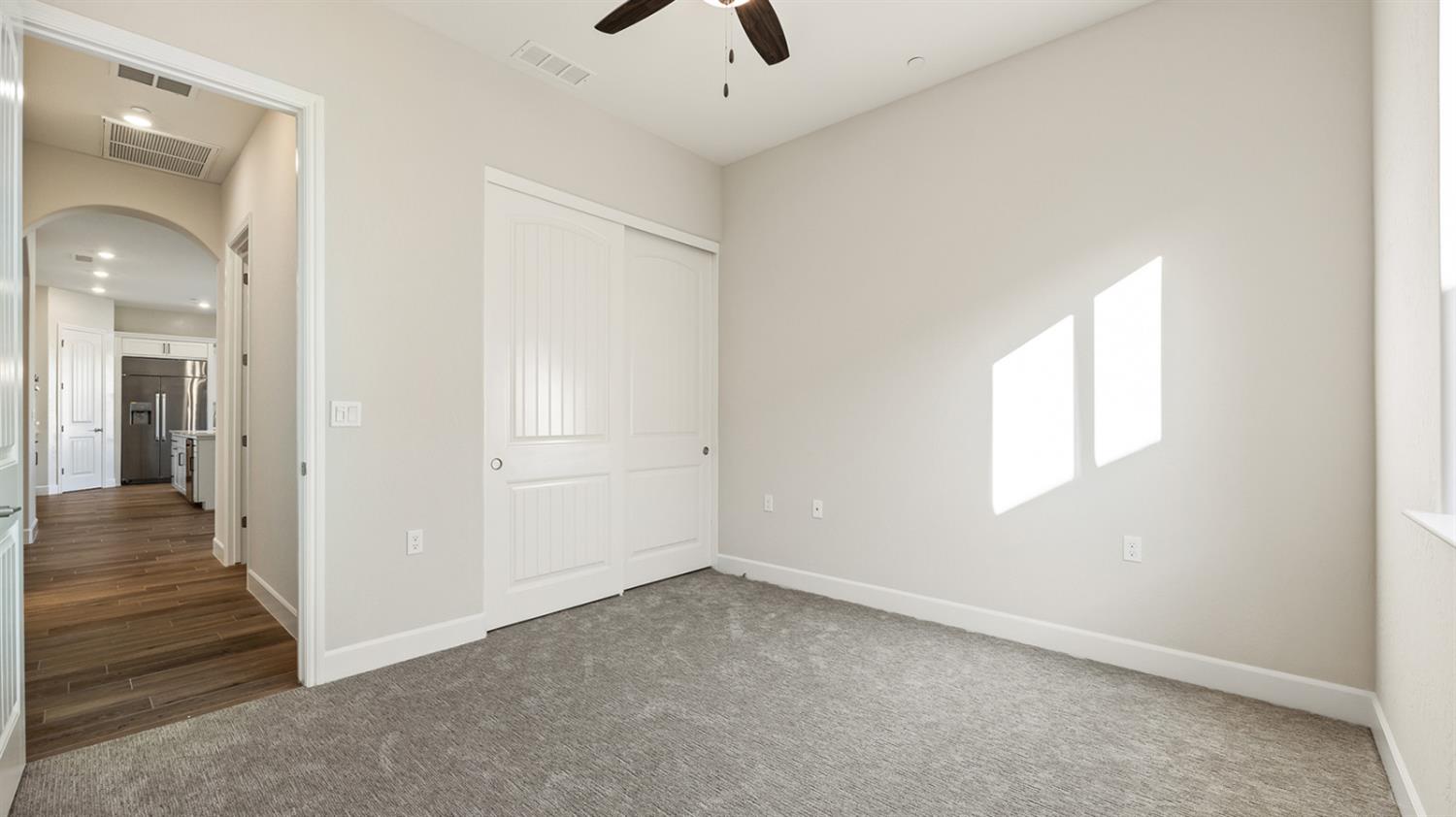 2573 N Black Oak Dr, Fresno, CA 93727