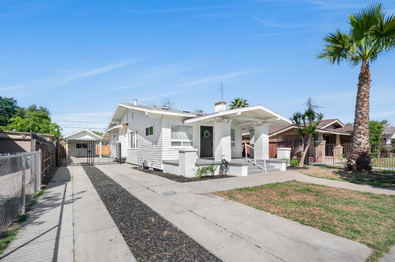 939 N Safford Ave, Fresno, CA 93728