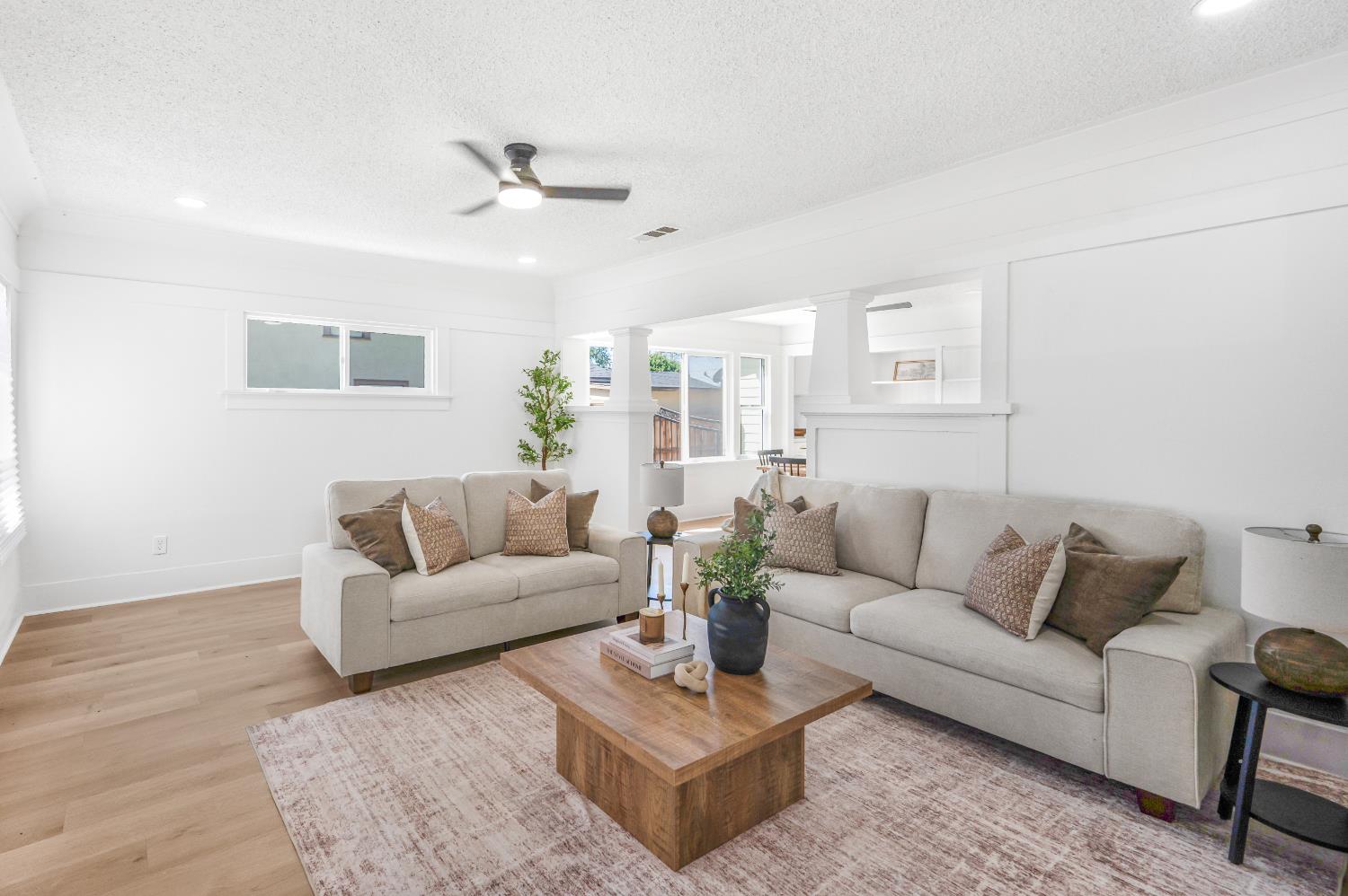 939 N Safford Ave, Fresno, CA 93728