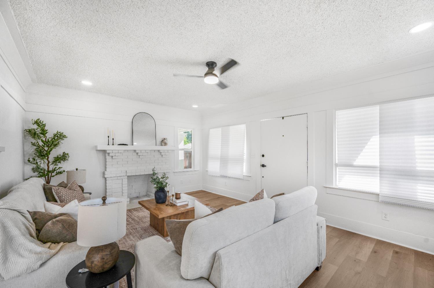 939 N Safford Ave, Fresno, CA 93728