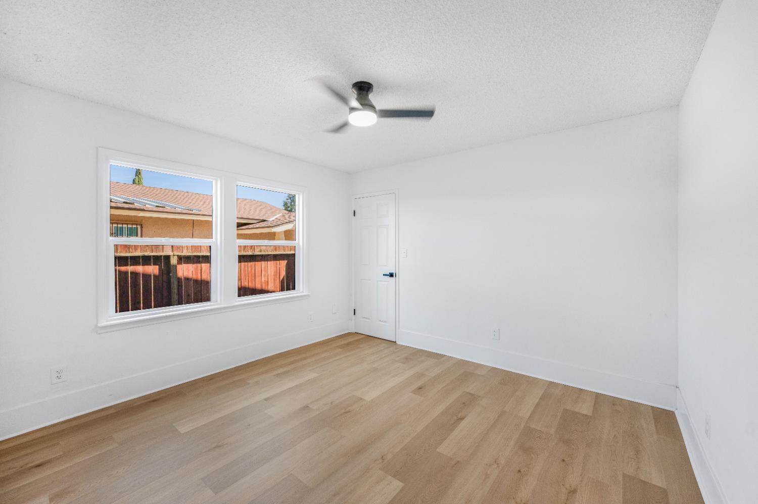 939 N Safford Ave, Fresno, CA 93728