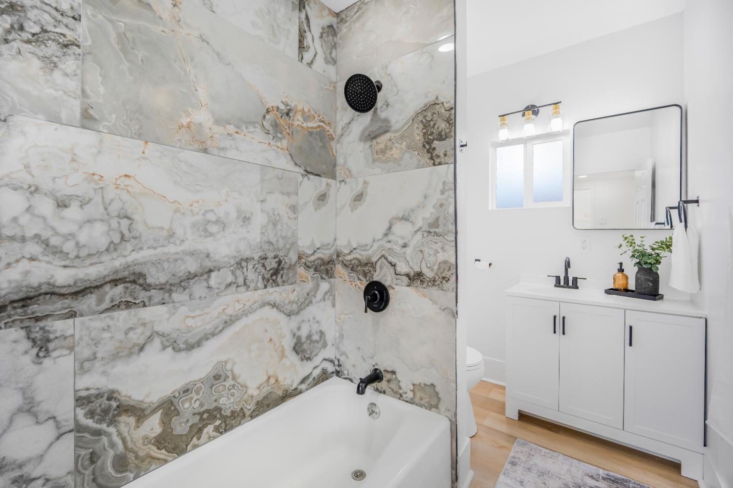 939 N Safford Ave, Fresno, CA 93728