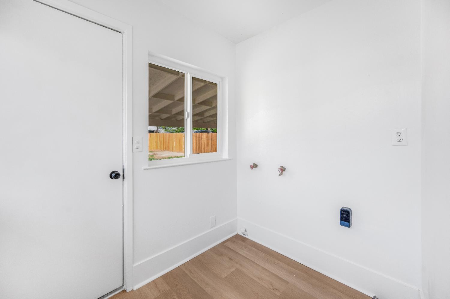 939 N Safford Ave, Fresno, CA 93728