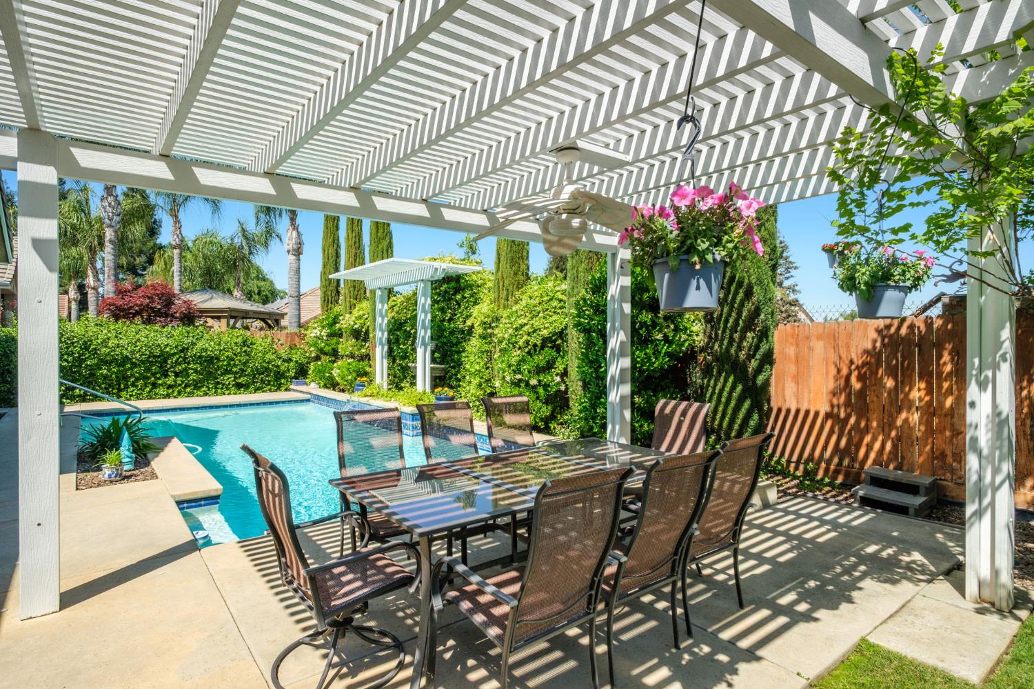 2691 Stuart Ave, Clovis, CA 93611