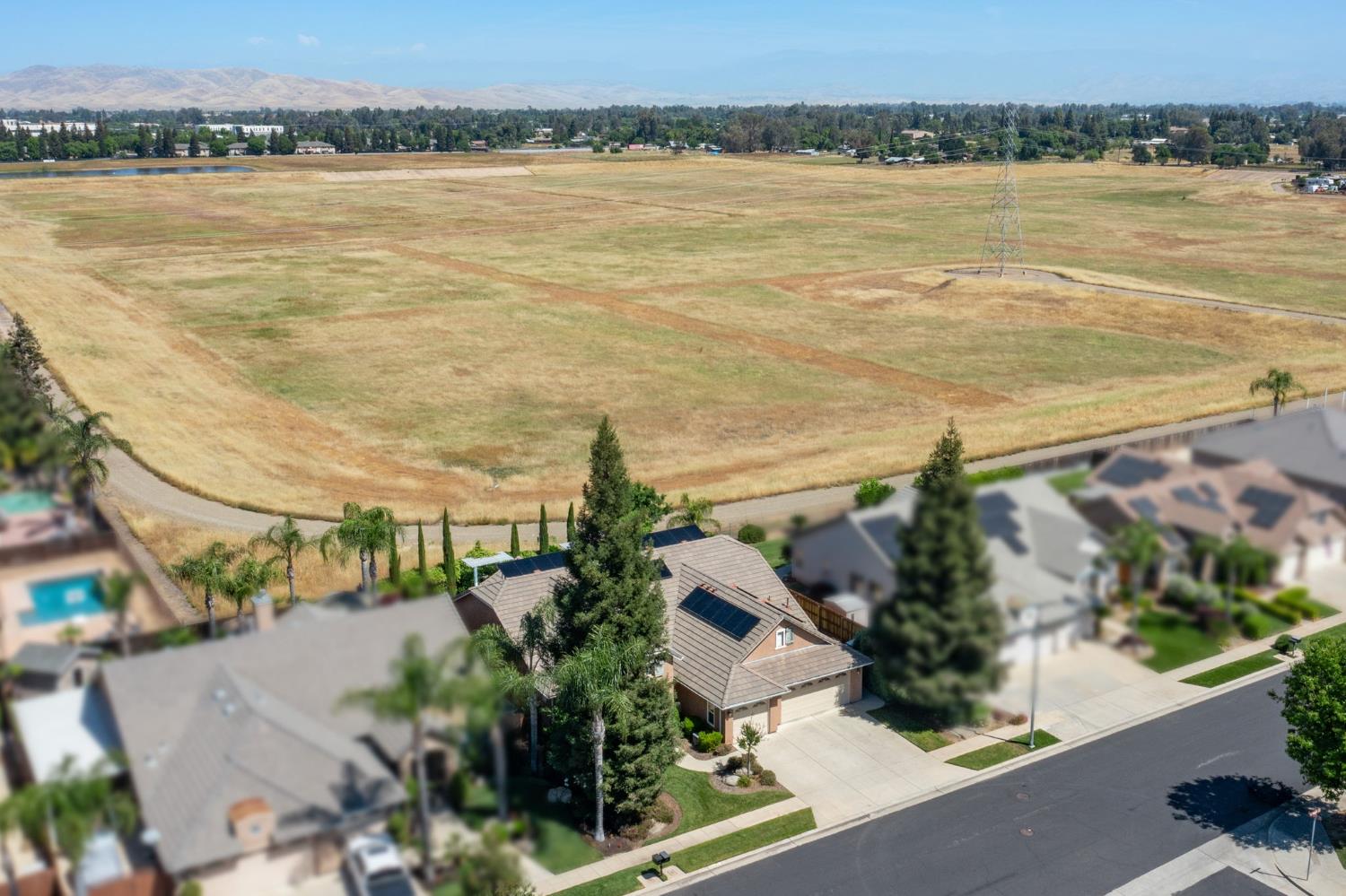 2691 Stuart Ave, Clovis, CA 93611