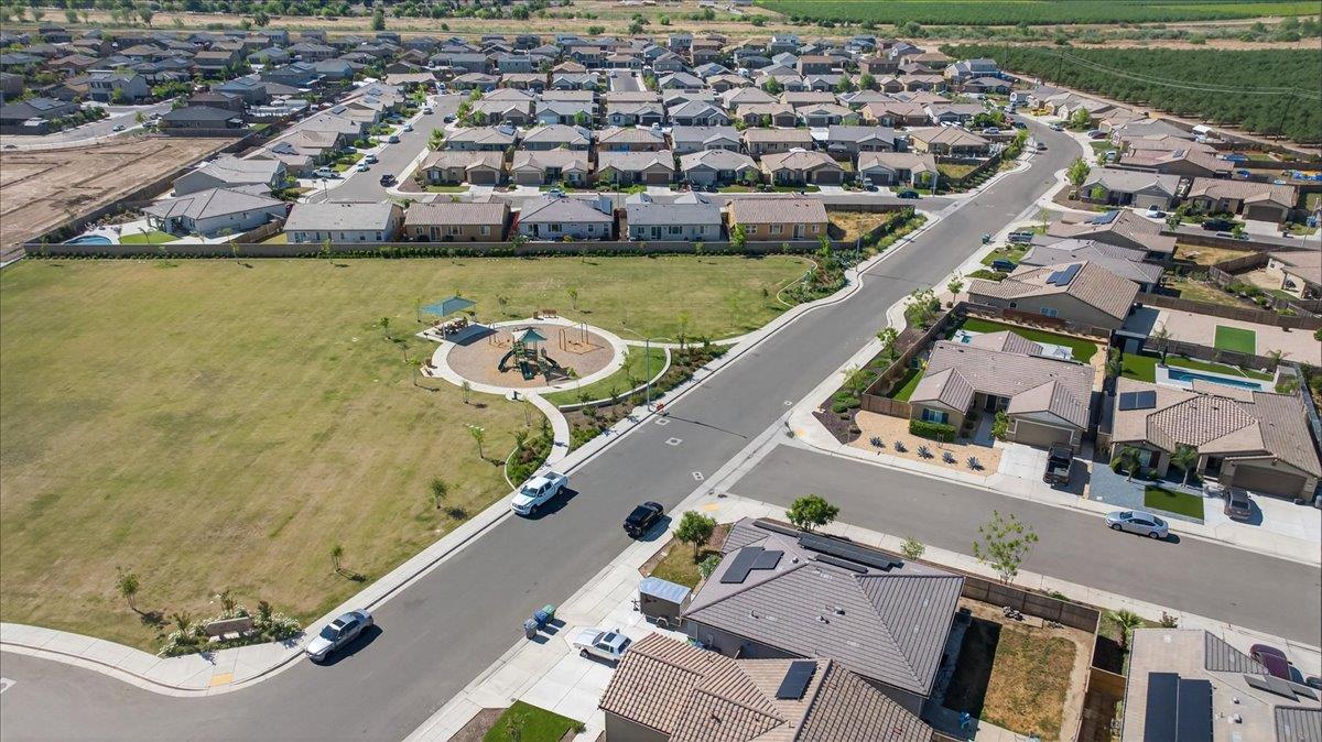 1442 Encantada Ave, Madera, CA 93637