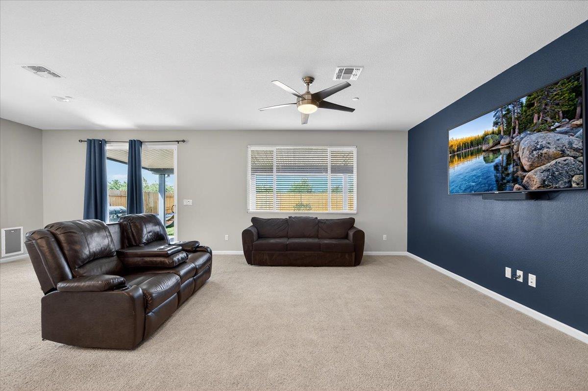 1442 Encantada Ave, Madera, CA 93637