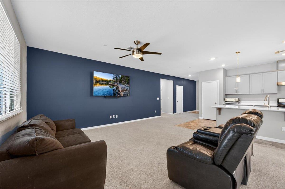 1442 Encantada Ave, Madera, CA 93637