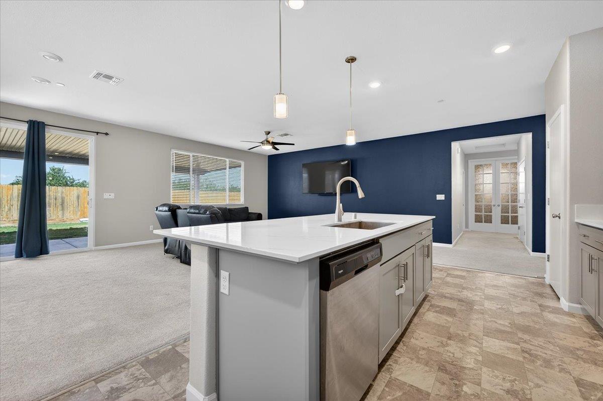 1442 Encantada Ave, Madera, CA 93637