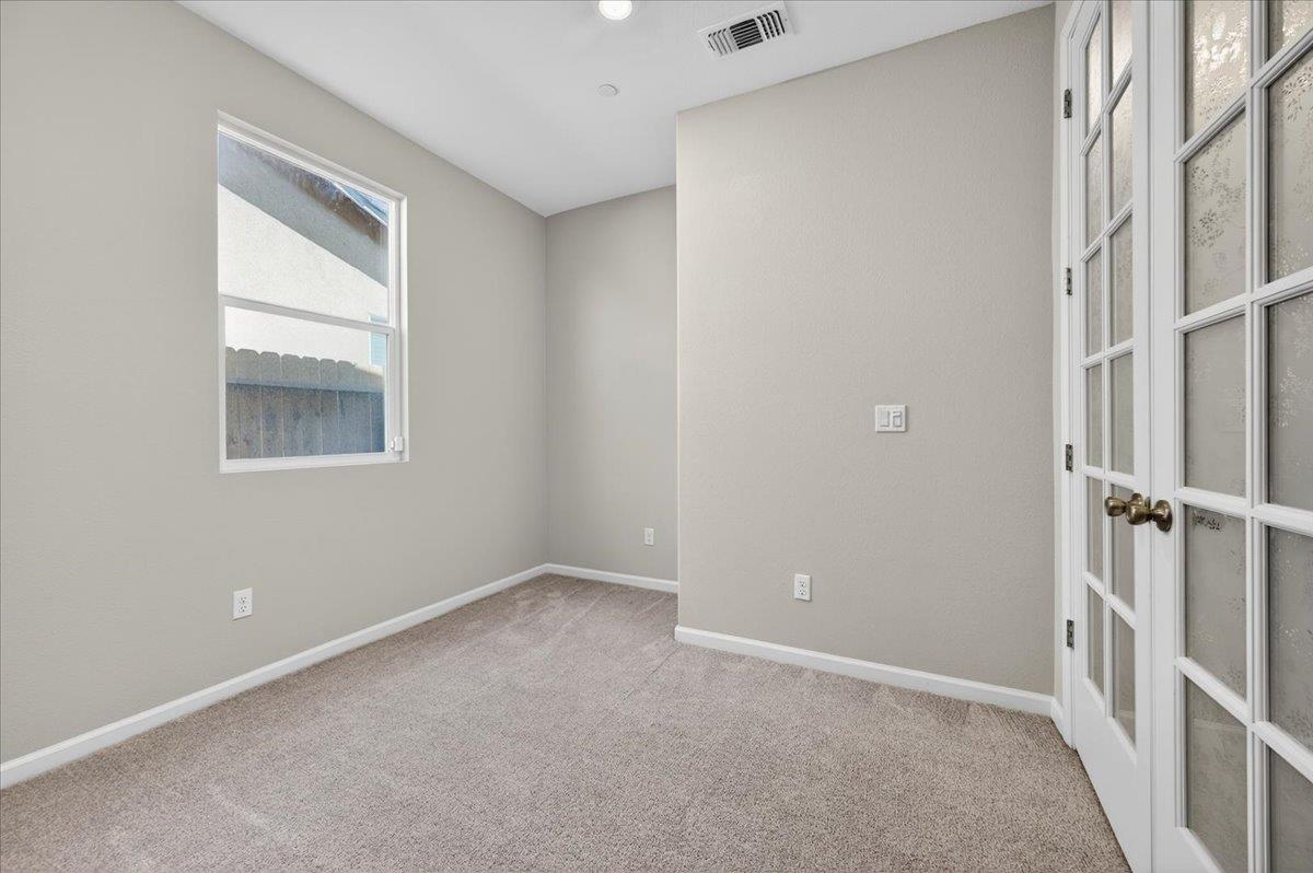 1442 Encantada Ave, Madera, CA 93637