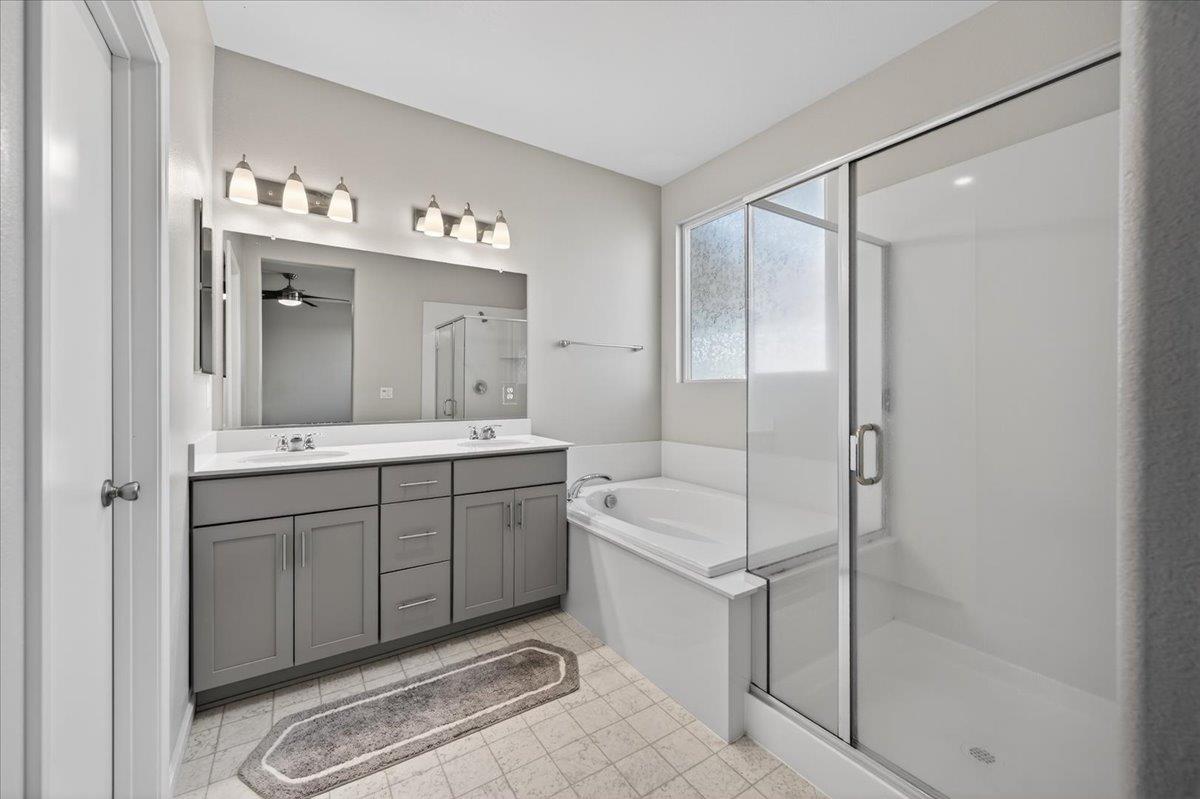 1442 Encantada Ave, Madera, CA 93637