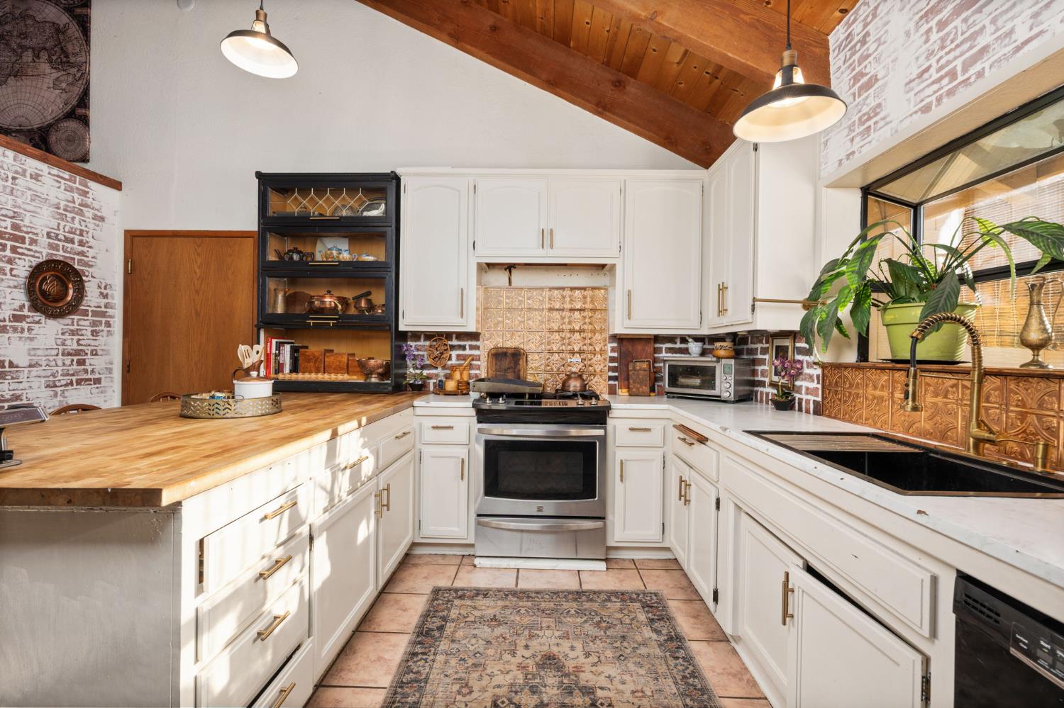 30088 Tioga Dr, Coarsegold, CA 93614