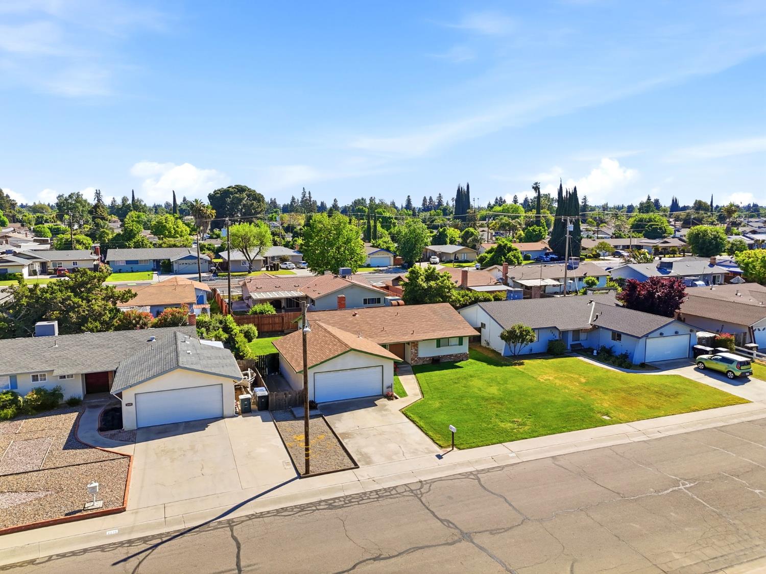 3345 W Laurel, Visalia, CA 93277