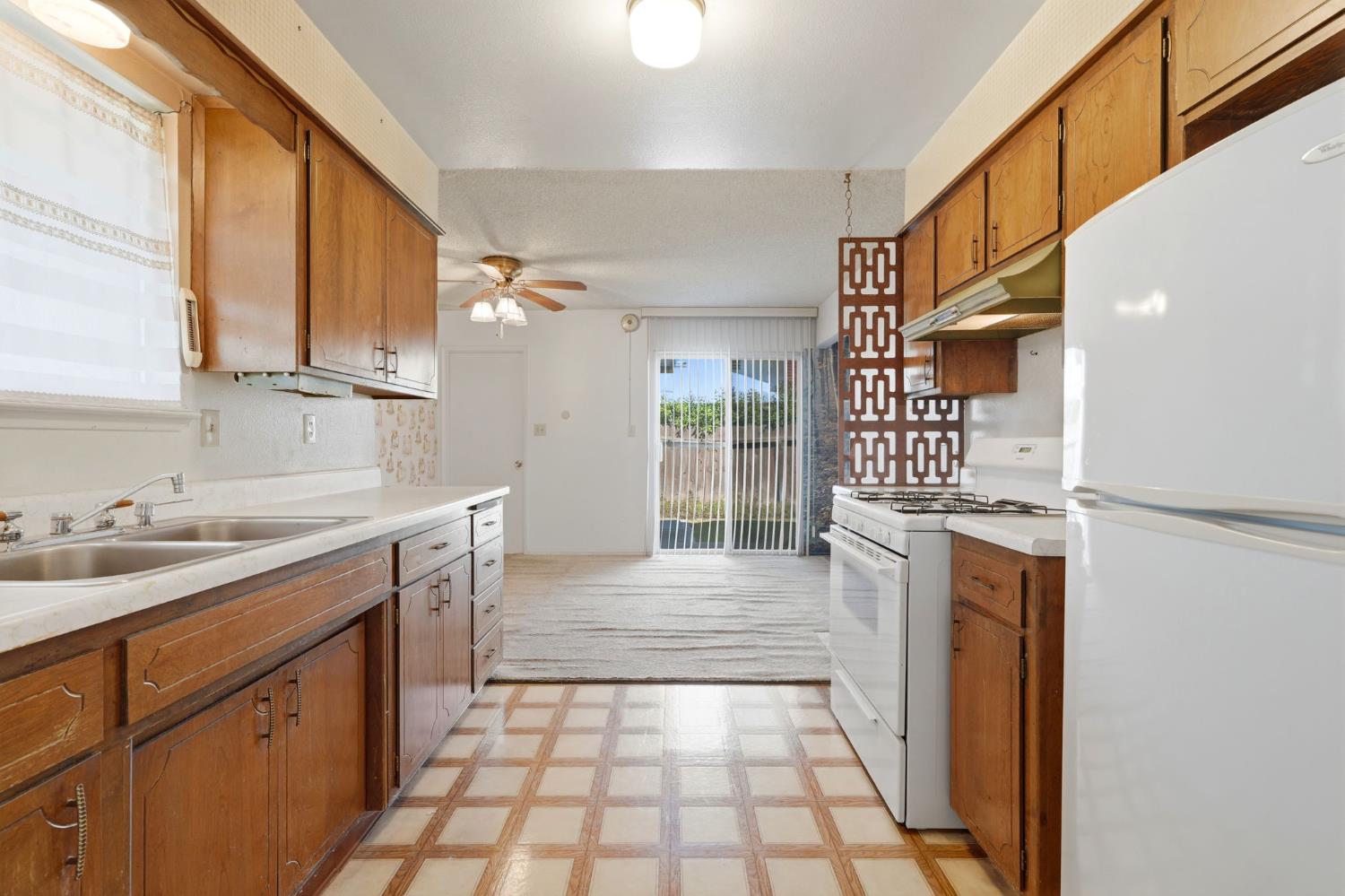 3345 W Laurel, Visalia, CA 93277