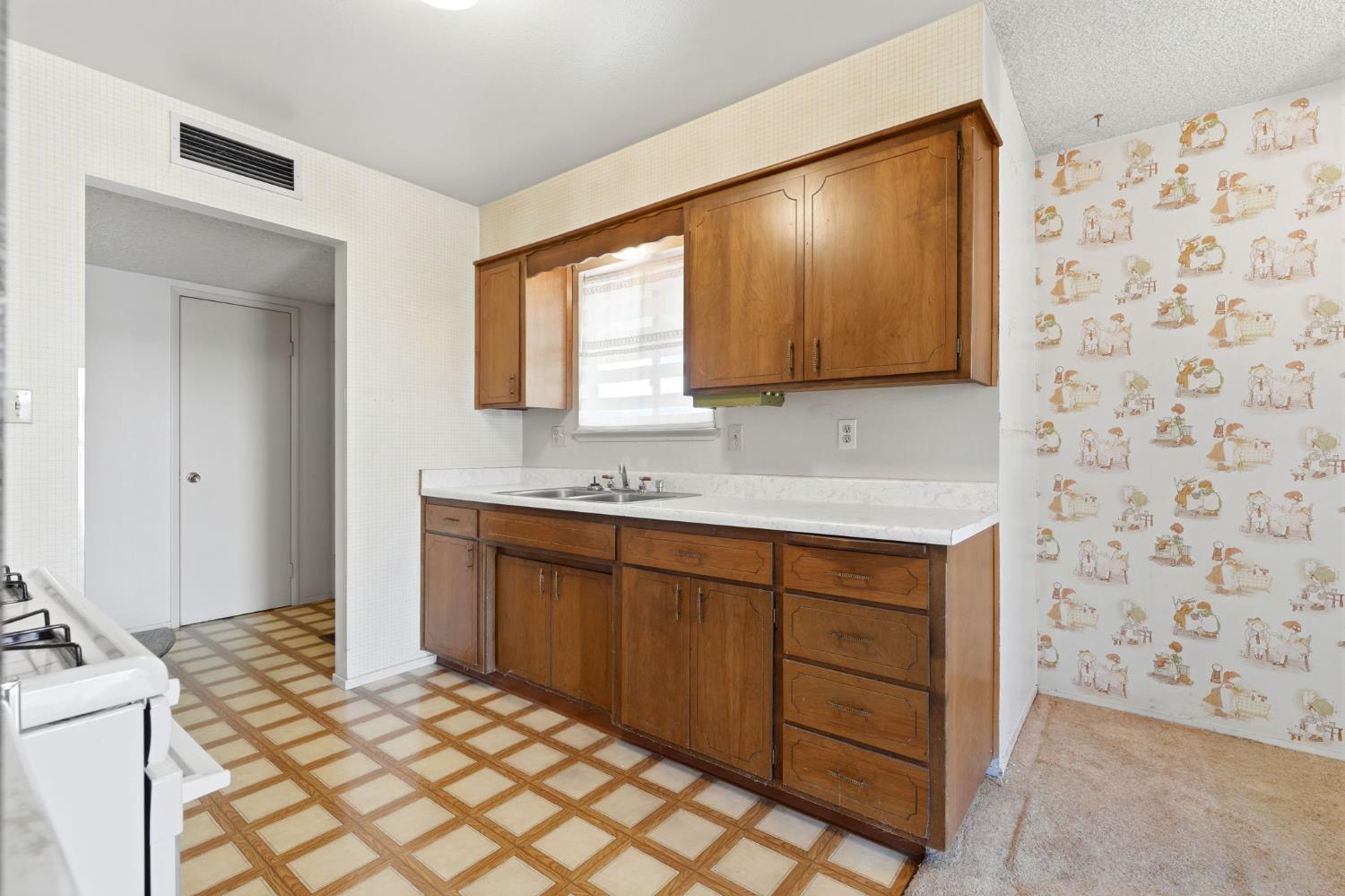 3345 W Laurel, Visalia, CA 93277