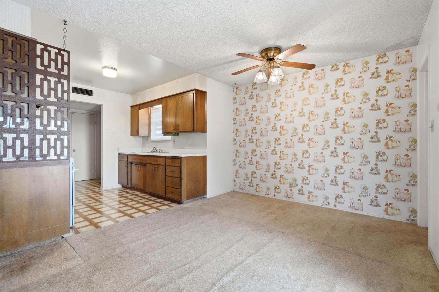 3345 W Laurel, Visalia, CA 93277