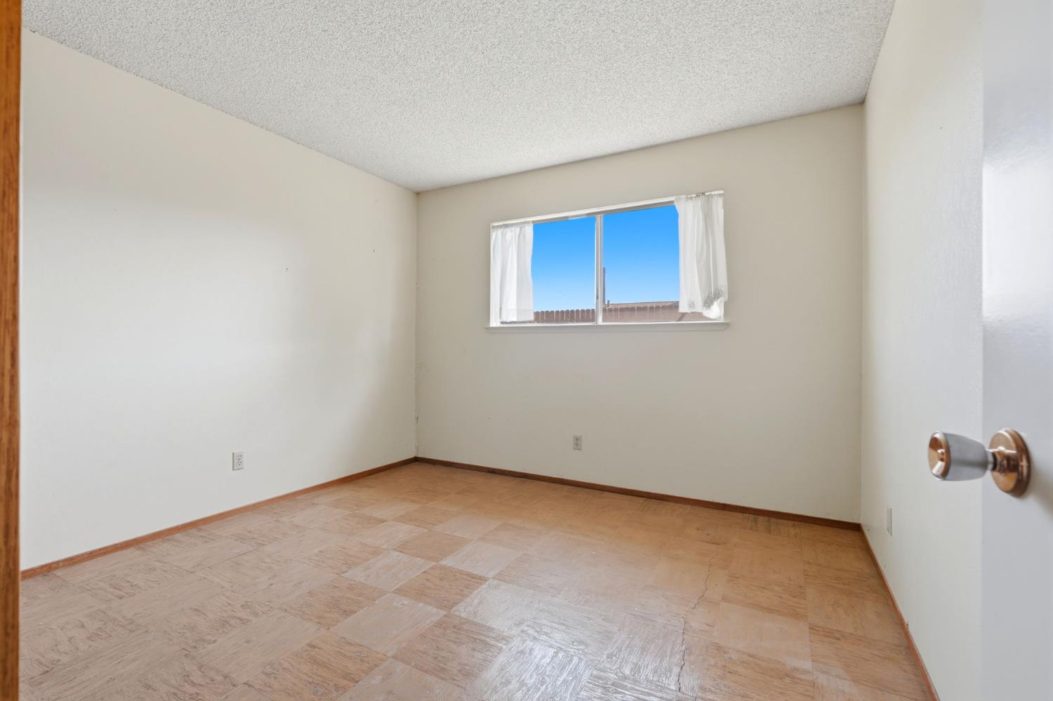 3345 W Laurel, Visalia, CA 93277