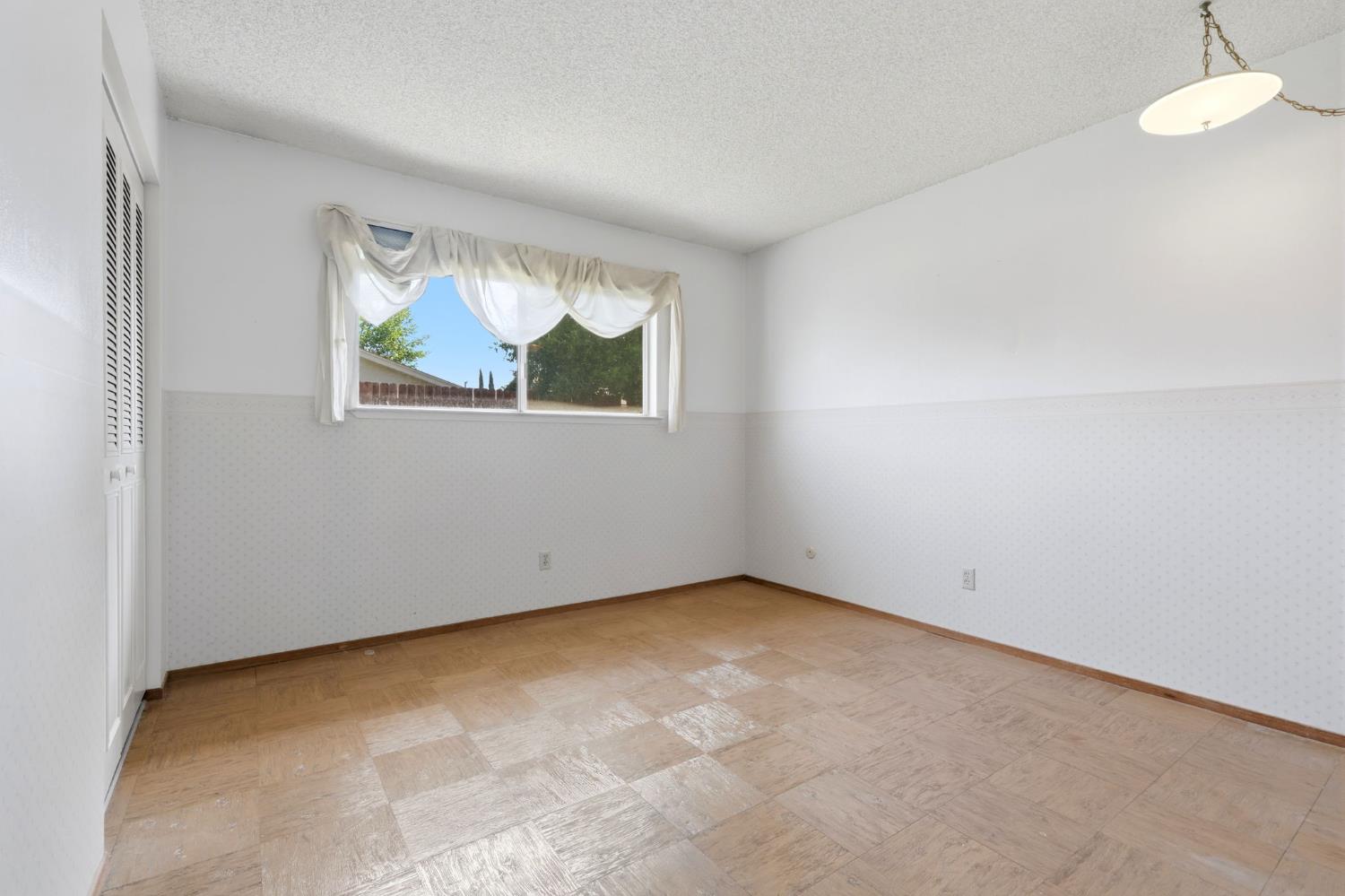 3345 W Laurel, Visalia, CA 93277