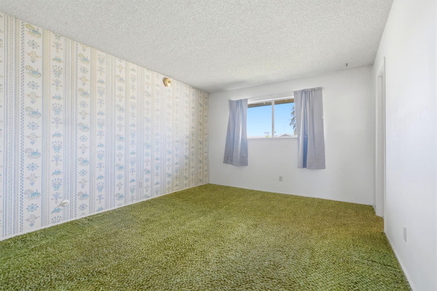 3345 W Laurel, Visalia, CA 93277