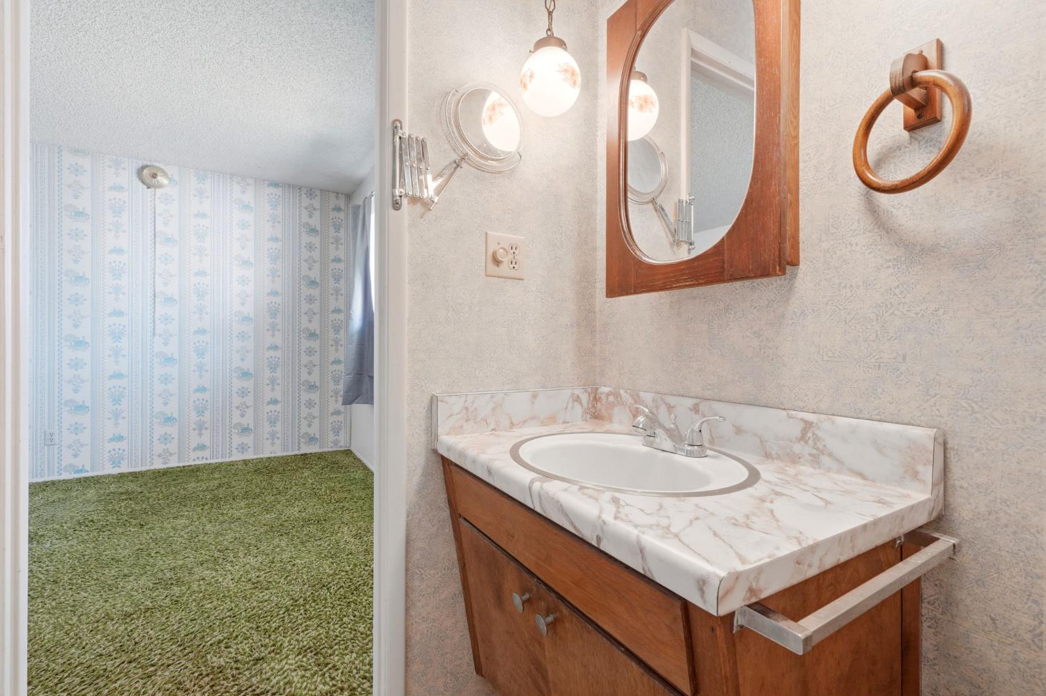 3345 W Laurel, Visalia, CA 93277