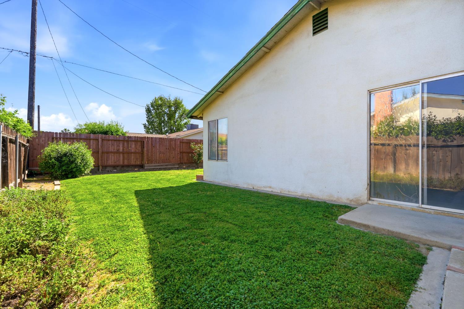 3345 W Laurel, Visalia, CA 93277