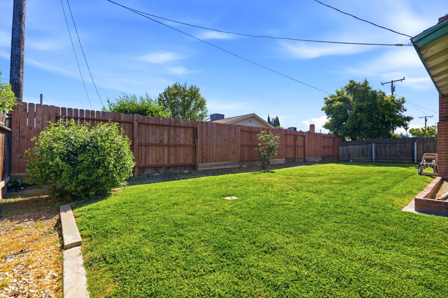 3345 W Laurel, Visalia, CA 93277