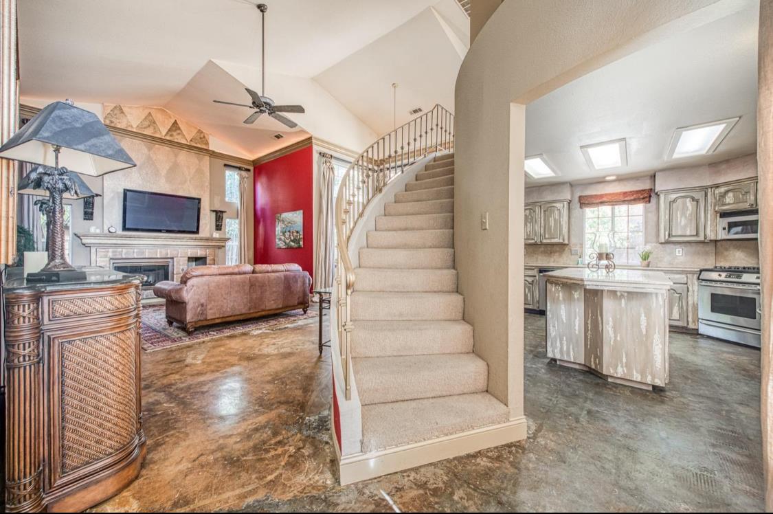 645 E Champlain Dr #123, Fresno, CA 93730