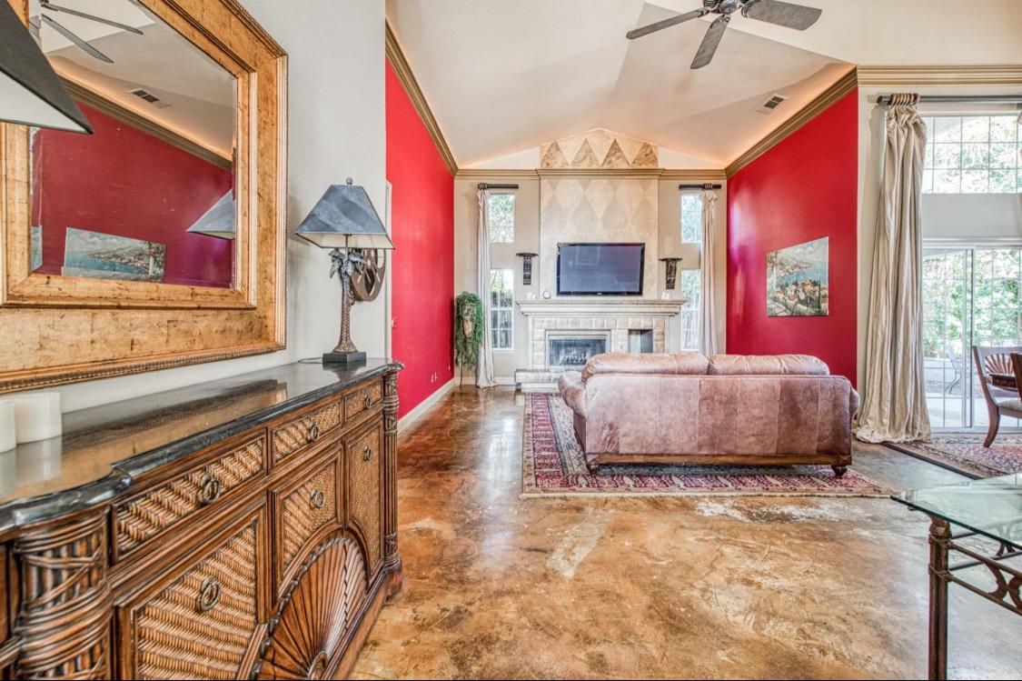 645 E Champlain Dr #123, Fresno, CA 93730