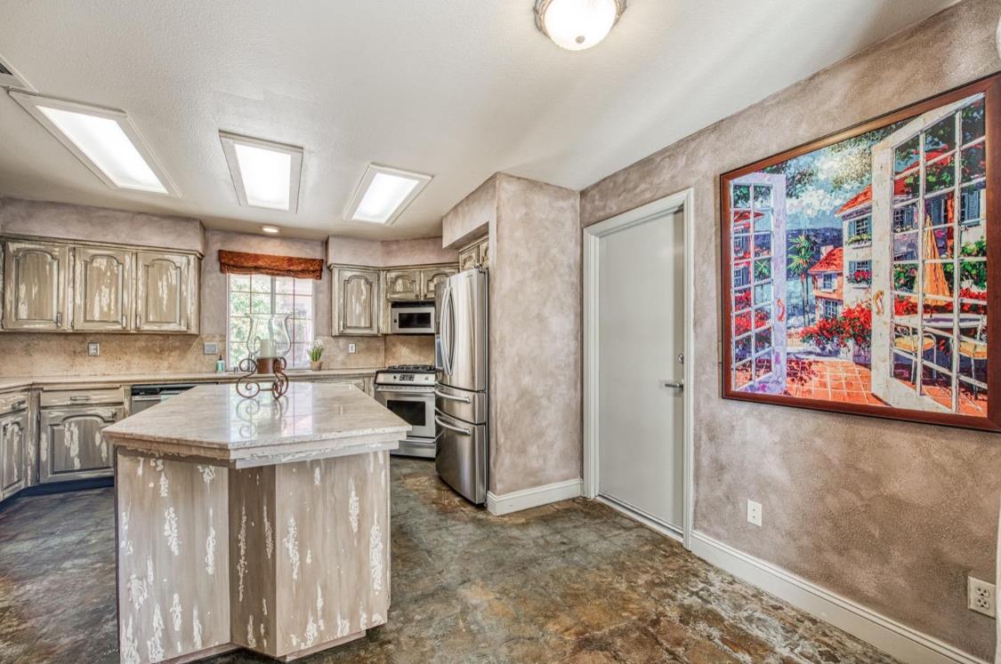 645 E Champlain Dr #123, Fresno, CA 93730