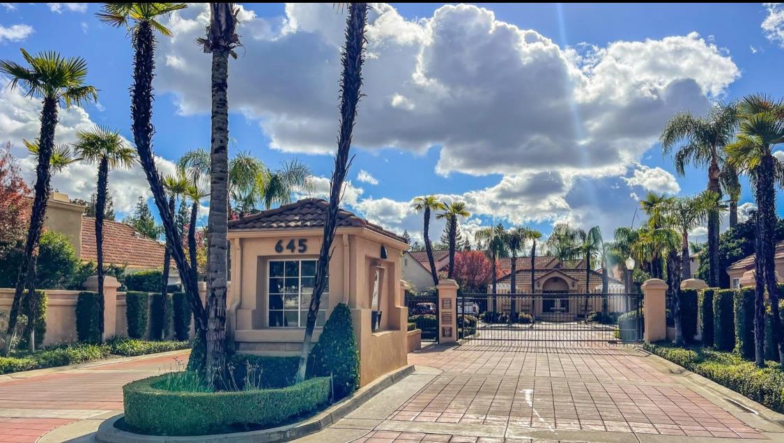645 E Champlain Dr #123, Fresno, CA 93730