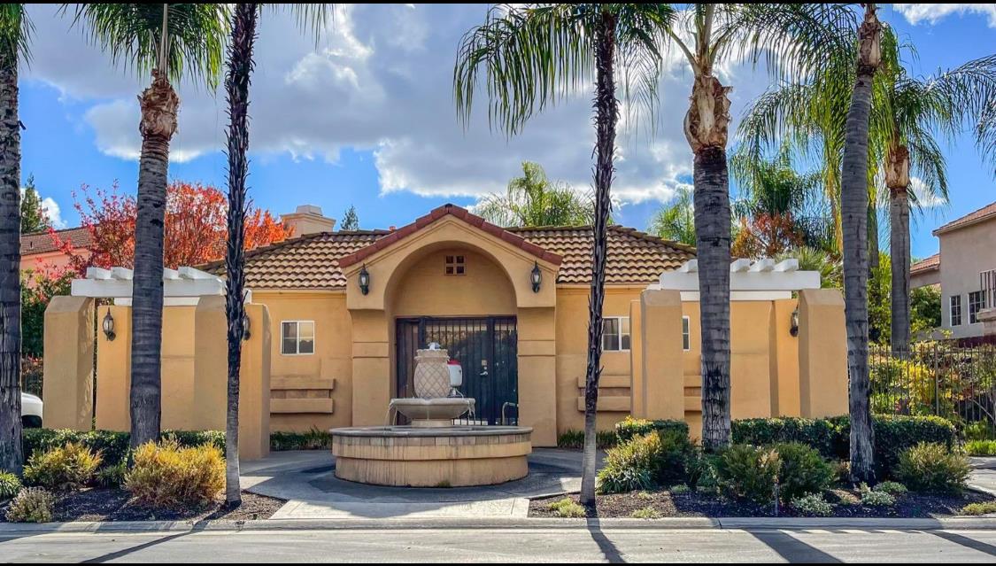 645 E Champlain Dr #123, Fresno, CA 93730