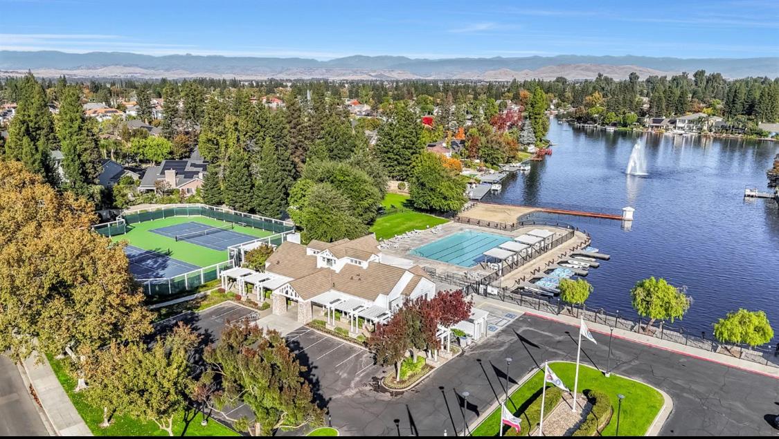 645 E Champlain Dr #123, Fresno, CA 93730