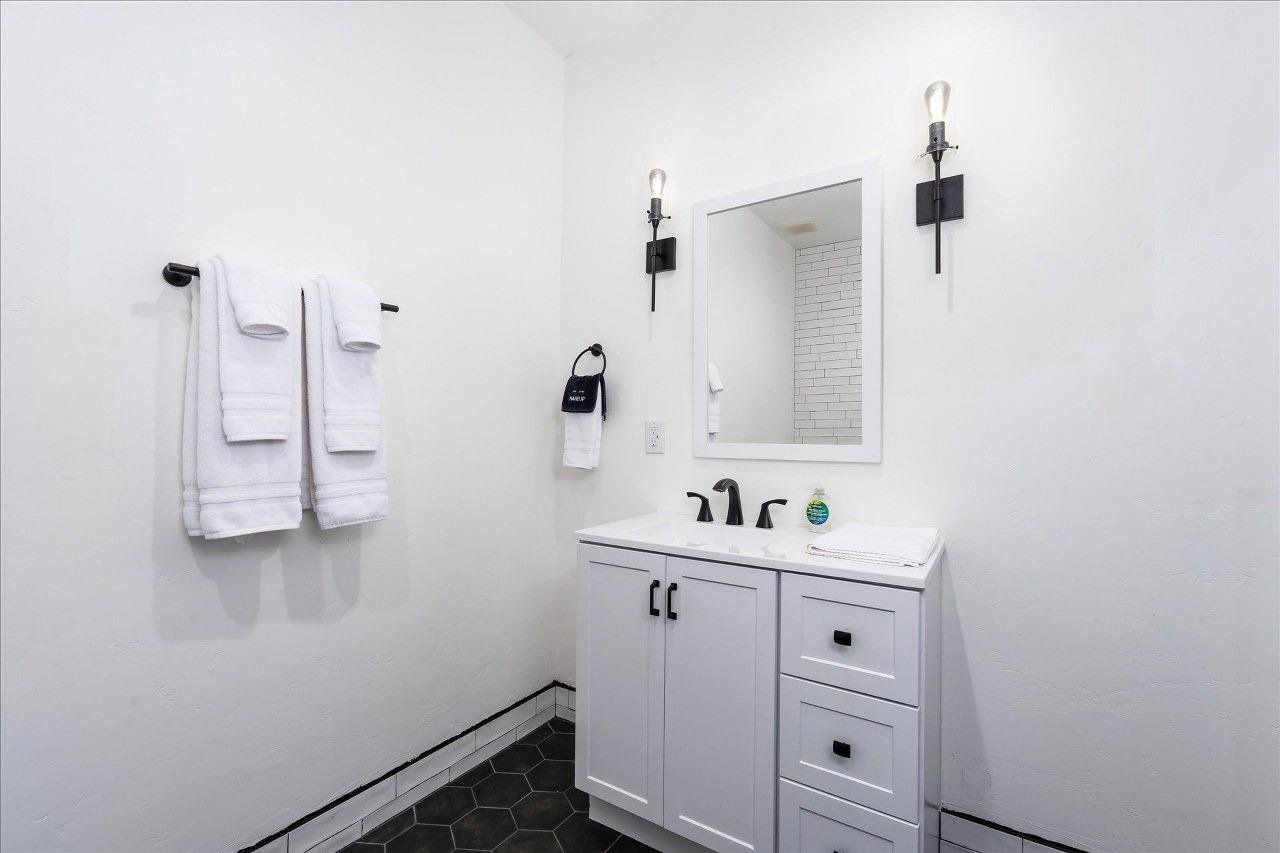 49271 Golden Oak Loop, Oakhurst, CA 93644