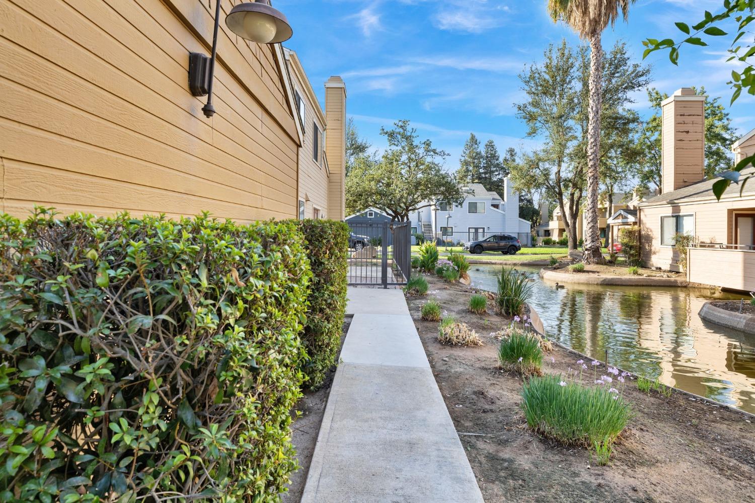 7675 N 1St St #136, Fresno, CA 93720