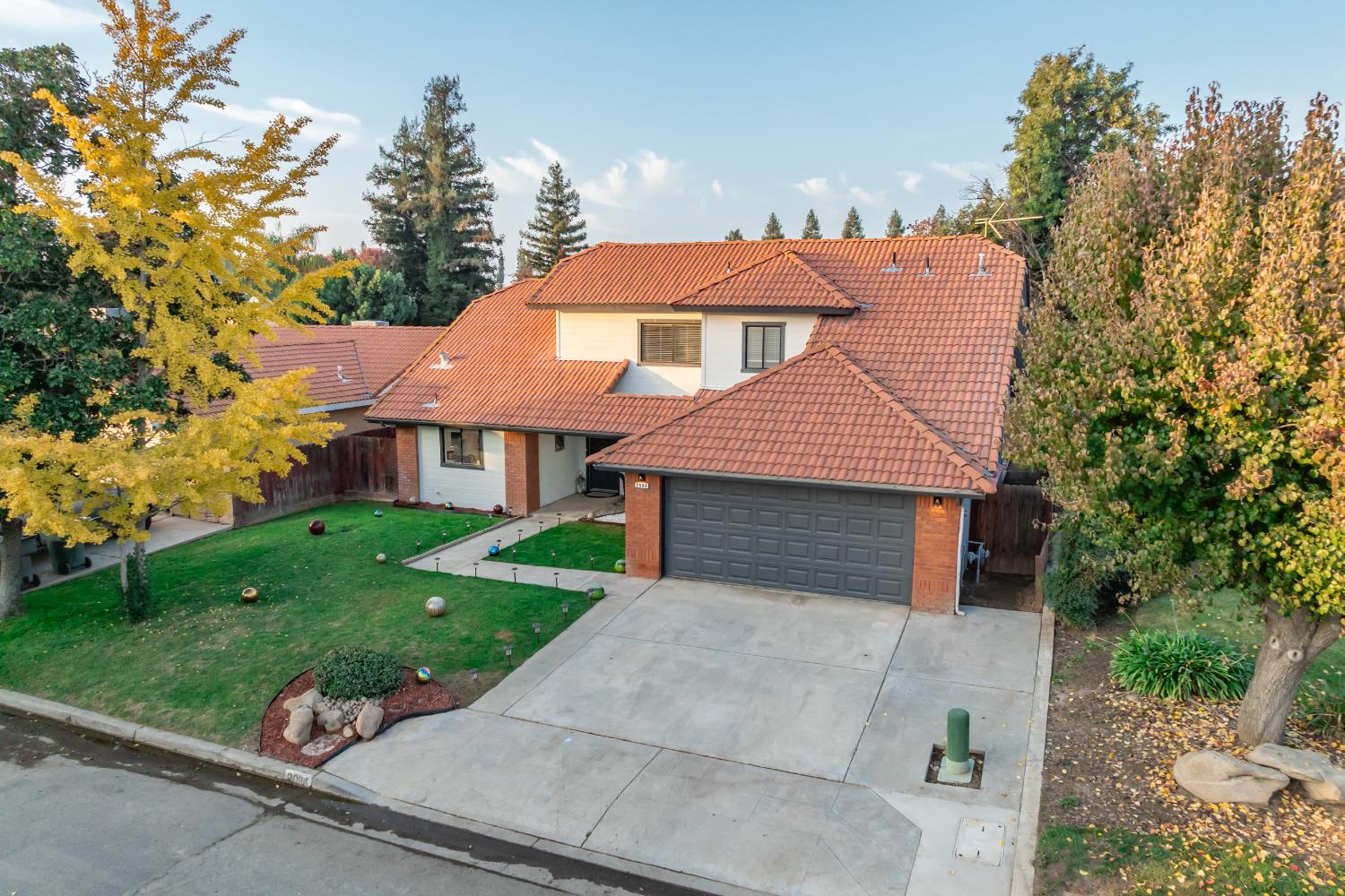 2094 E El Paso Ave, Fresno, CA 93720