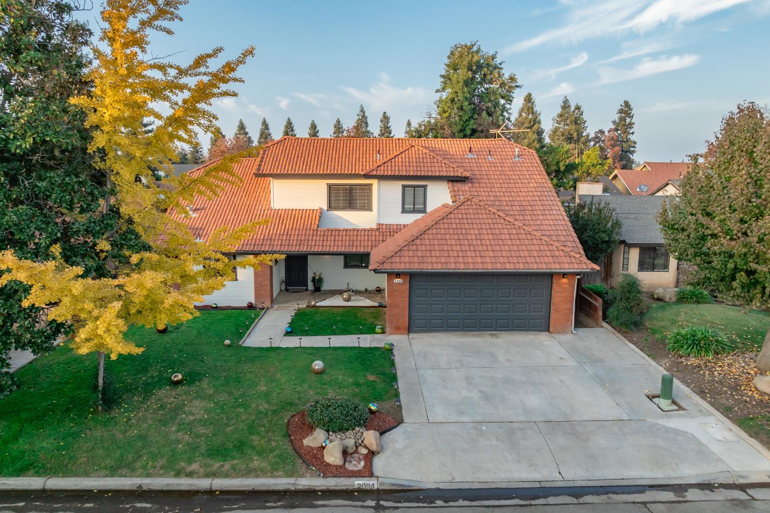 2094 E El Paso Ave, Fresno, CA 93720
