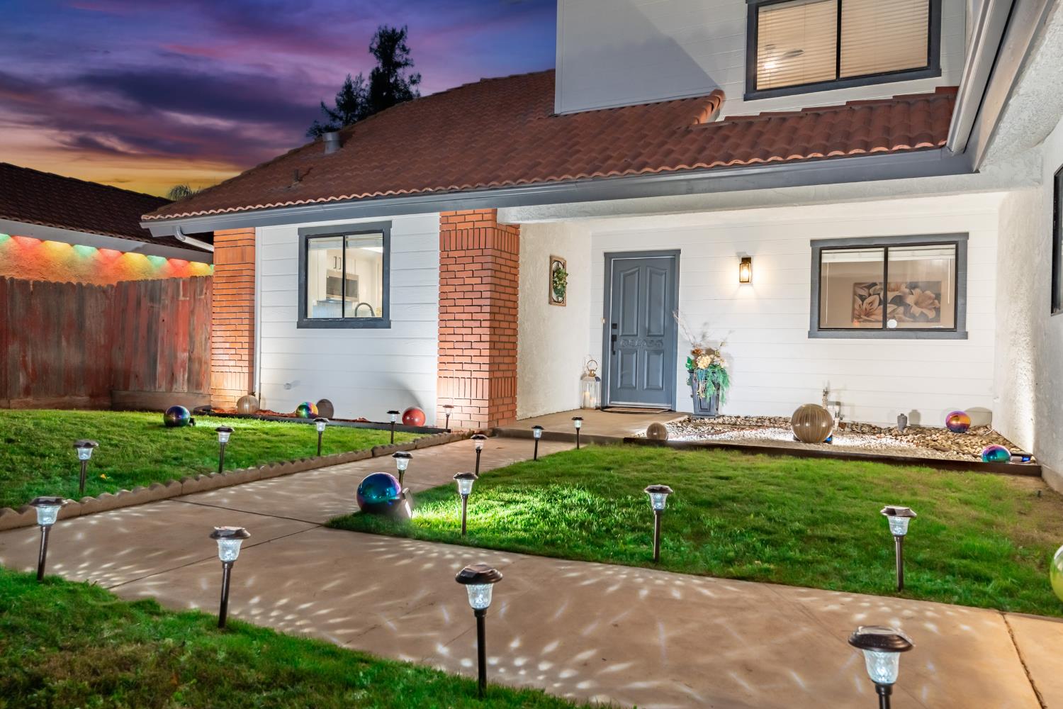 2094 E El Paso Ave, Fresno, CA 93720