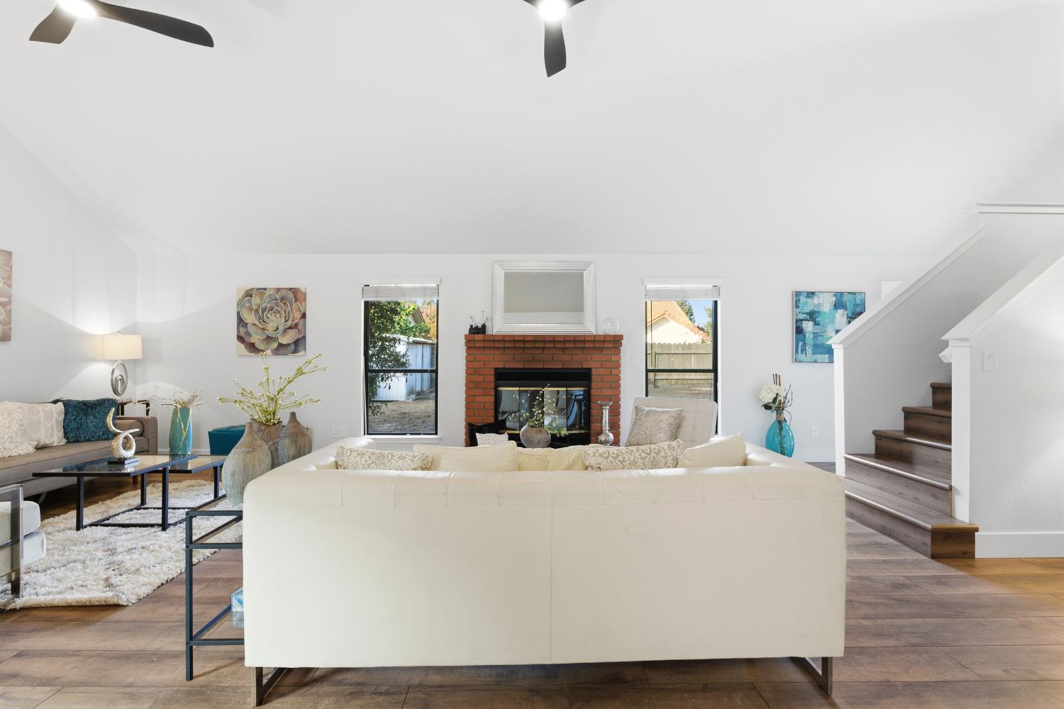 2094 E El Paso Ave, Fresno, CA 93720