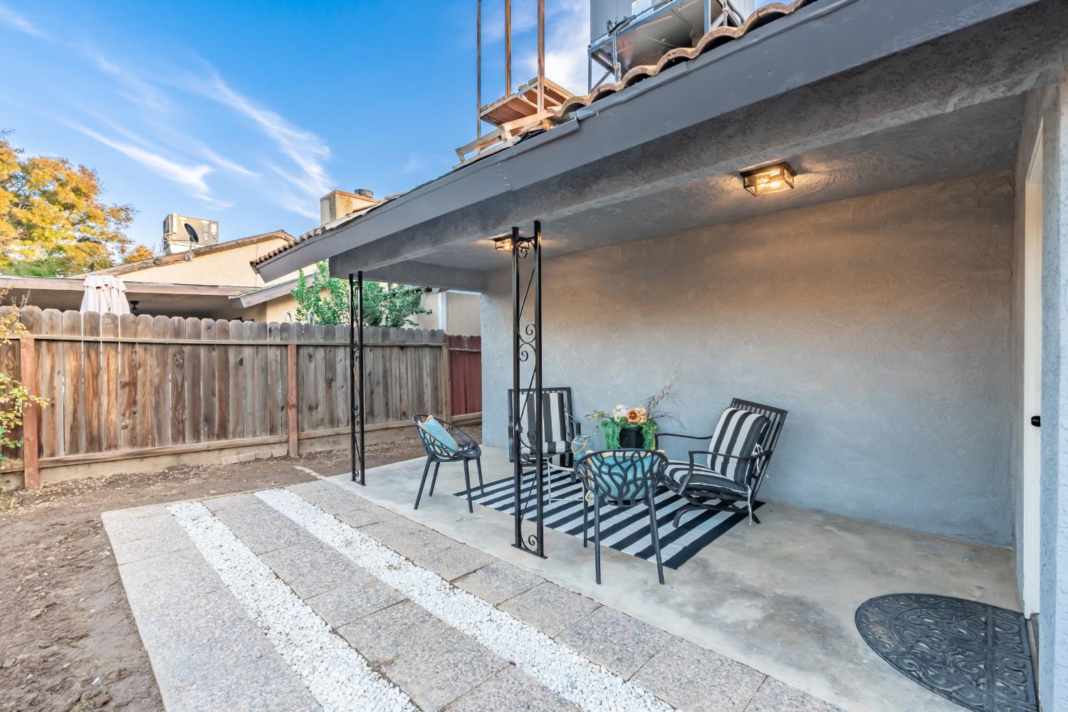 2094 E El Paso Ave, Fresno, CA 93720