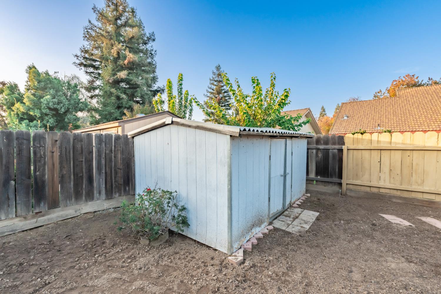 2094 E El Paso Ave, Fresno, CA 93720